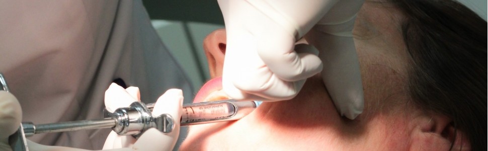 Przepchnięcie podchlorynu sodu – doświadczenia lekarzy dentystów posiadających Certyfikat Amerykańskiej Rady Endodoncji 