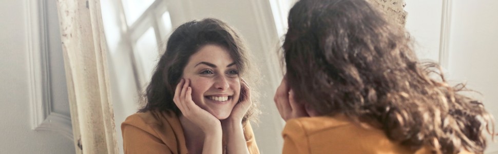 SPECJALISTA RADZI: Przyczyny i metody leczenia czarnych trójkątów