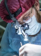 Na co zwrócić uwagę przy zakupie mikroskopu zabiegowego?