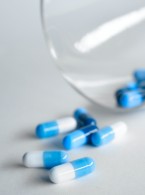 SPECJALISTA RADZI: Leczenie otwarte i antybiotykoterapia po przepchnięciu podchlorynu sodu poza otwór wierzchołkowy korzenia zęba