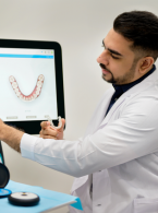 STOMATOLOGIA MINIMALNIE INWAZYJNA Z SYSTEMEM INVISALIGN GO