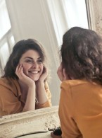 SPECJALISTA RADZI: Przyczyny i metody leczenia czarnych trójkątów