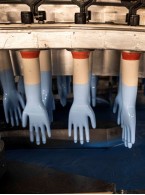 Innowacyjne rozwiązania, ekologiczne podejście, bezpieczeństwo materiałów – Pierwsza fabryka medycznych rękawic w Europie